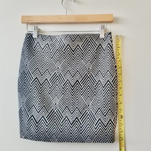 Zara Trafaluc Patterned Grey Black Women's Skirt - Picture 3 of 6